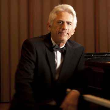 David Benoit's Christmas Tribute To Charlie Brown